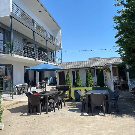 招待所 B&p 科斯蒂内什蒂